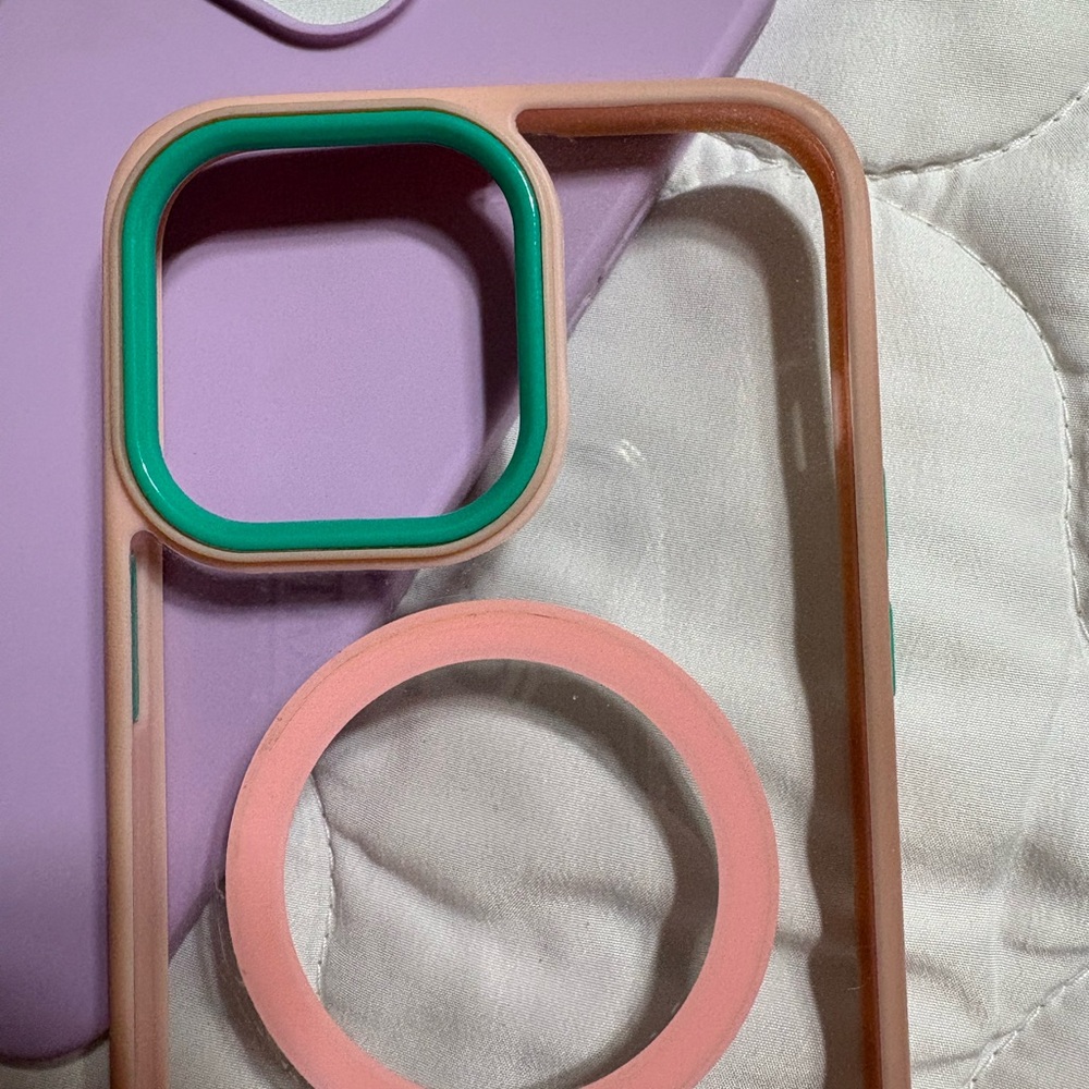 XO Poppy iPhone 14 max pro phone cases.